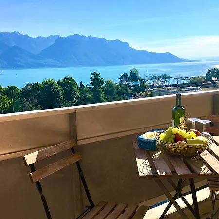 Family With View | 73 *