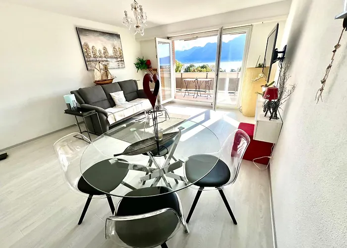 Family With View | 73 *