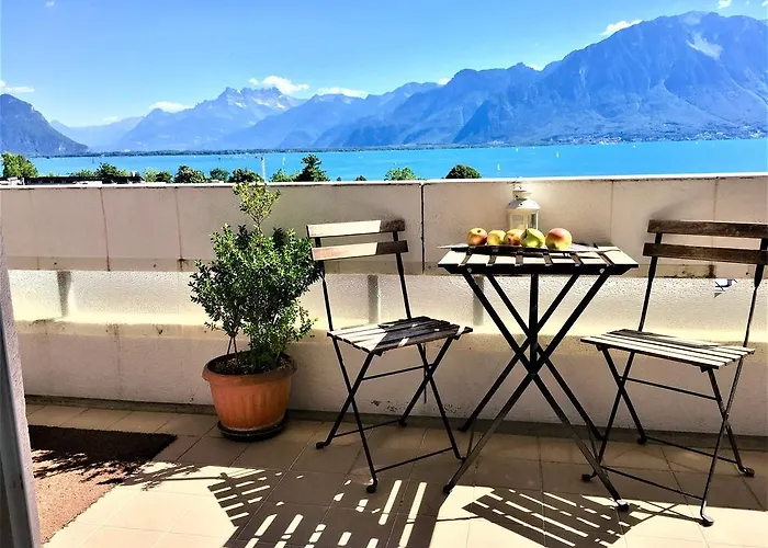 Family With View | 73 *