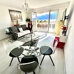 Family With View | 73 *